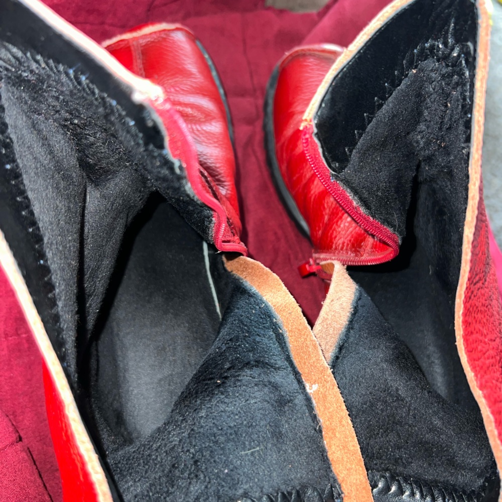 Red boots - Picture 5 of 6